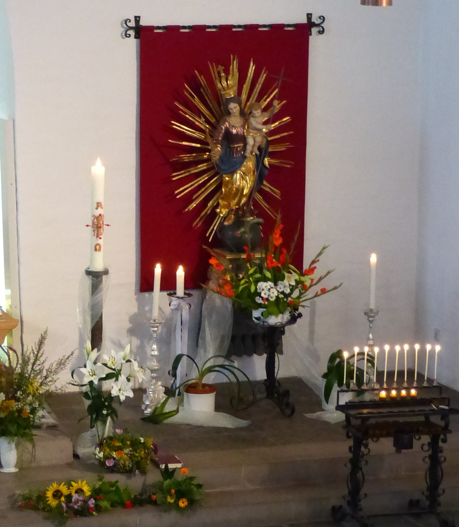 Marienaltar in der Kirche St. Mariä Himmelfahrt Oedekoven